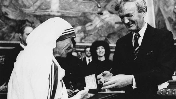 Übergabe des Friedensnobelpreises an Mutter Teresa