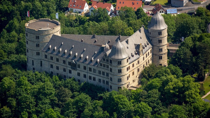 Die Wewelsburg bei Paderborn von oben | Bildquelle: imago / Hans Blossey Die Wewelsburg bei Paderborn von oben