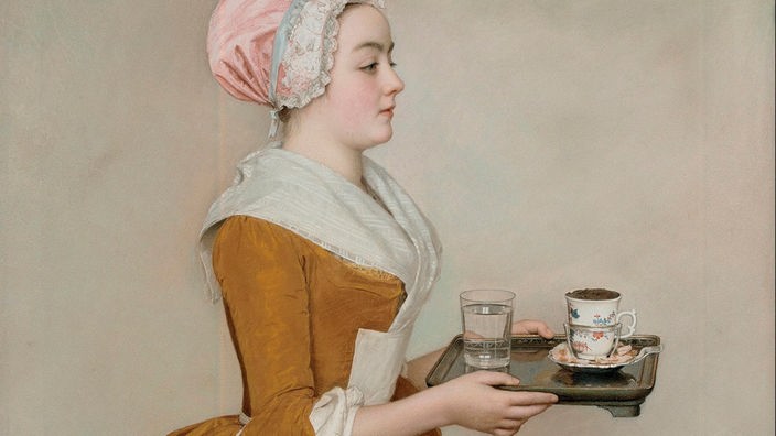 Gemälde "Das Schokoladenmädchen" von 1744: Ein Dienstmädchen mit Schürze trägt ein Tablett mit einem Glas Wasser und einer Tasse Kakao 