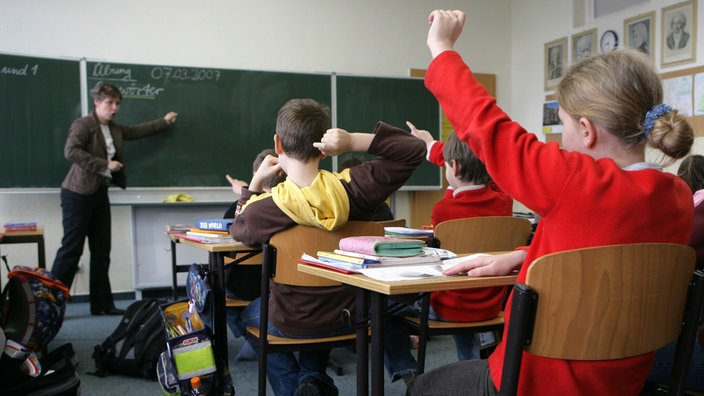 Kinder im Unterricht | Bildquelle: picture alliance Kinder im Unterricht