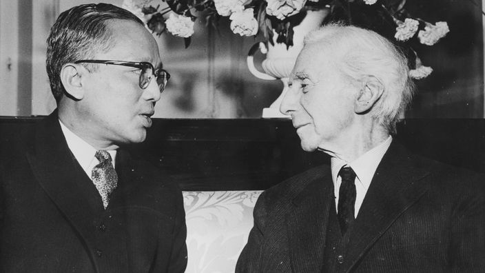 Sithu U Thant im Gespräch mit dem Schriftsteller Bertrand Russell