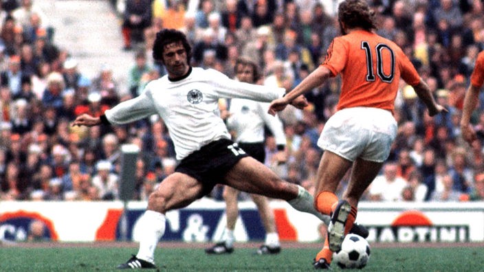 Gerd Müller und ein niederländischer Spieler