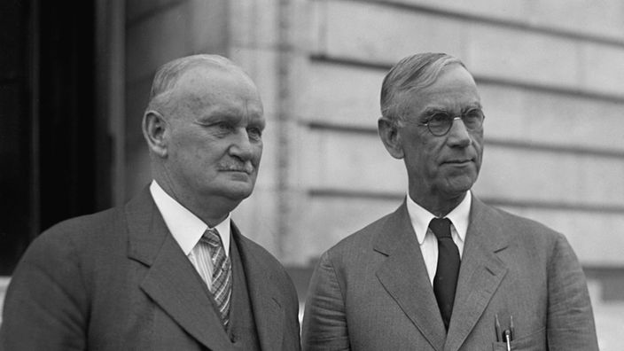 Die beiden US-Senatoren Willis C. Hawley und Reed Smoot