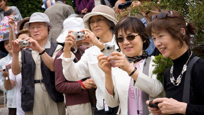 Ffotografierende japanische Touristen.