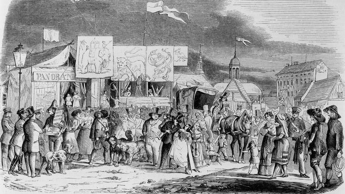 Rummelplatz in Leipzig 1844: Viele Besucher, im Hintergrund Schaubuden mit exotischen Tieren