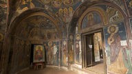  900 Jahre alte Wandmalereien in einer Kirche auf Zypern