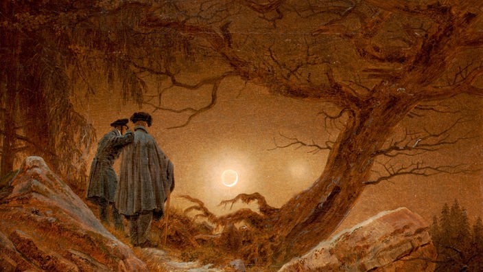 Ölgemälde "Zwei Männer in Betrachtung des Mondes" von Caspar David Friedrich: Zwei Männer mit langen Umhängen und Hüten stehen auf einem Felsen neben einem Baum.