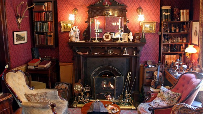 Das Wohnzimmer von Sherlock Holmes im viktorianischen Stil im Sherlock Holmes Museum in London.