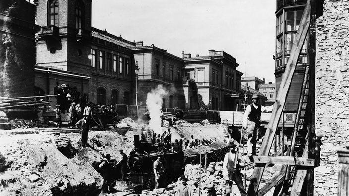 Bau der Berliner Untergrundbahn 1896: Ausschachtungsarbeiten am Potsdamer Bahnhof