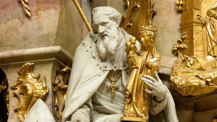Figur des heiligen Korbinian mit Altöttinger Madonna