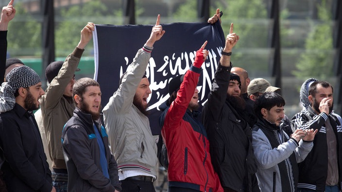 Radikale Salafisten bei einer Demonstration