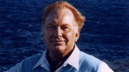Porträt von Scientology-Gründer L. <b>Ron Hubbard</b>. - dergruendervonscientologylronhubbard100~_v-ARDAustauschformat