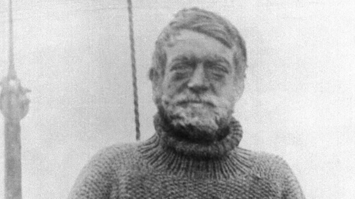 Der britische Südpolarforscher E. Henry Shackleton war Mitglied der "Discovery"-Expedition von R.F. Scott von 1901 bis 1904 und Entdecker des südlichen magnetischen Erdpols 1909. (aufgenommen 1922)