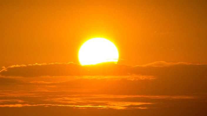 Sonnenuntergang über dem Meer | Bildquelle: Mauritius Sonnenuntergang über dem Meer