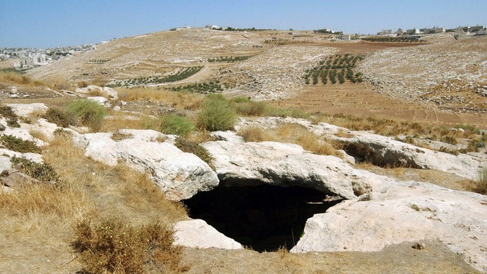 Karge Landschaft im Westjordanland. | Bildquelle: imago Karge Landschaft im Westjordanland.