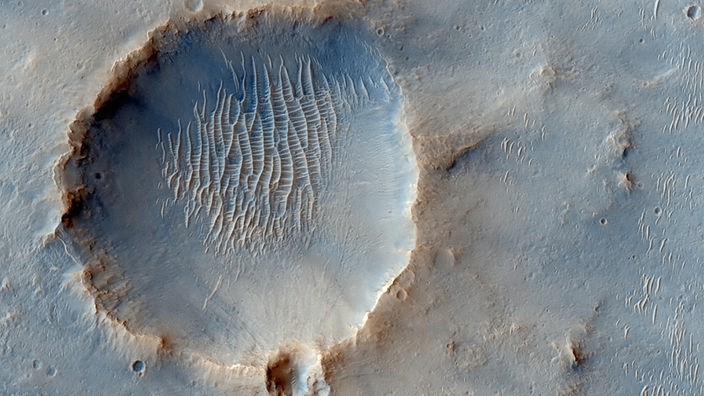 Luftbildaufnahme eines Kraters auf dem Mars