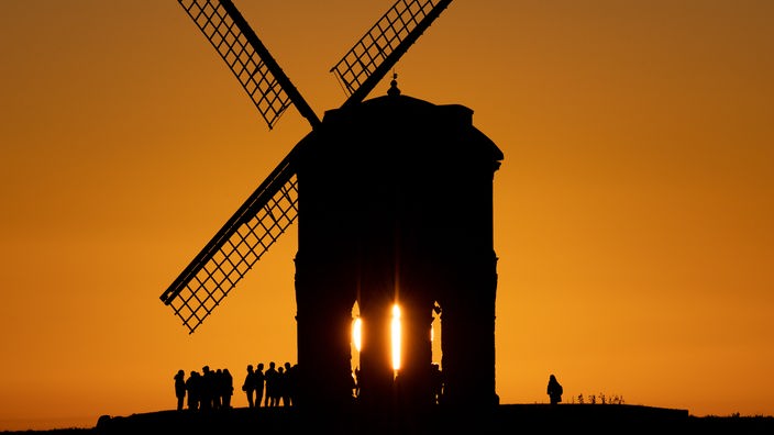 Alte Windmühle im Sonnenuntergang