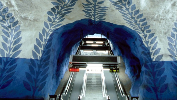 Blick auf den Ausgang der U-Bahn-Station T-bana in Stockholm