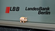 LBB Schriftzug mit Sparschwein