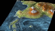Höhenmodell des Salar de Uyuni mit angrenzenden Vulkanbergen. Die unterschiedlichen Farben stehen für die unterschiedlichen Höhenmeter