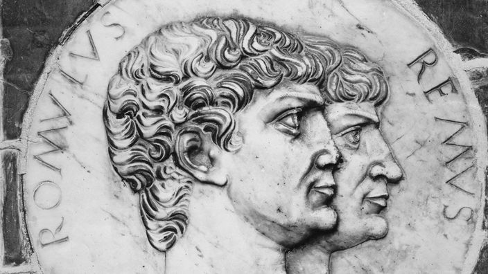  Die Profile von Romulus und Remus auf einem Relief