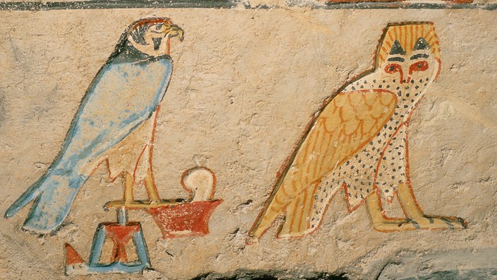 Ausschnitt: Ein Falke und ein Kauz als Hieroglyphe