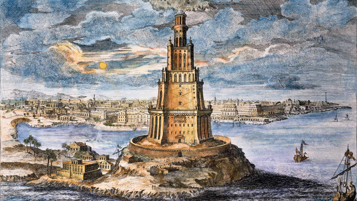 Historisches Gemälde des Leuchturms von Pharos. Ein riesiger Leuchtturm steht auf einer vorgelagerten Halbinsel vor der Kulisse einer Stadt.