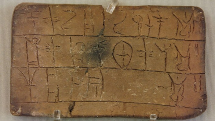 Tontafel mit Linear B-Schrift