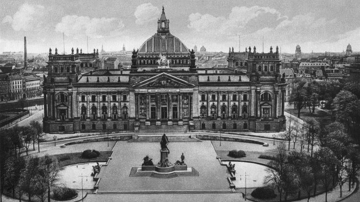 Reichstagsgebäude nach dem Entwurf von Paul Wallot.