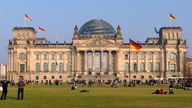 Blick auf das Reichstagsgebäudes nach der Renovierung durch Sir Norman Foster.