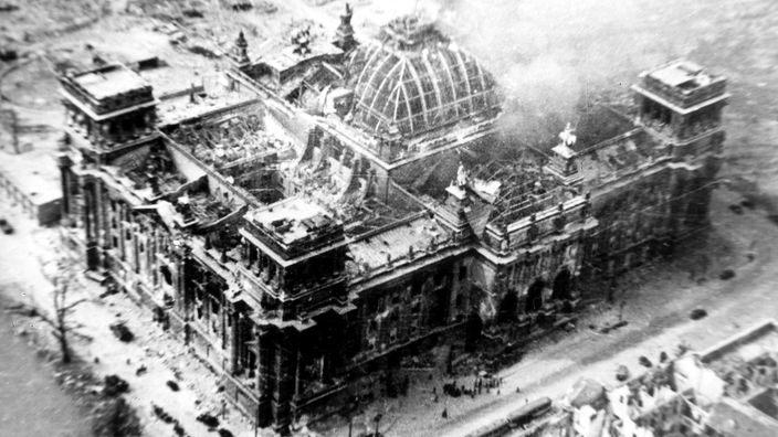 Brennendes Reichstagsgebäude.