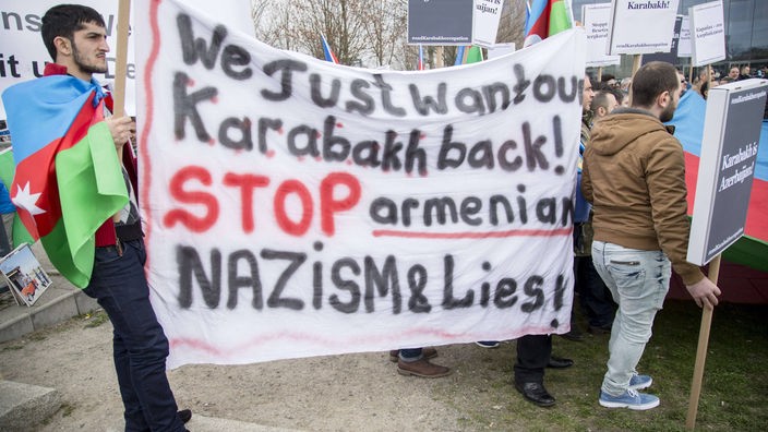 Protest gegen die armenische Besetzung des aserbaidschanischen Teils von Berg-Karabach (2016). 