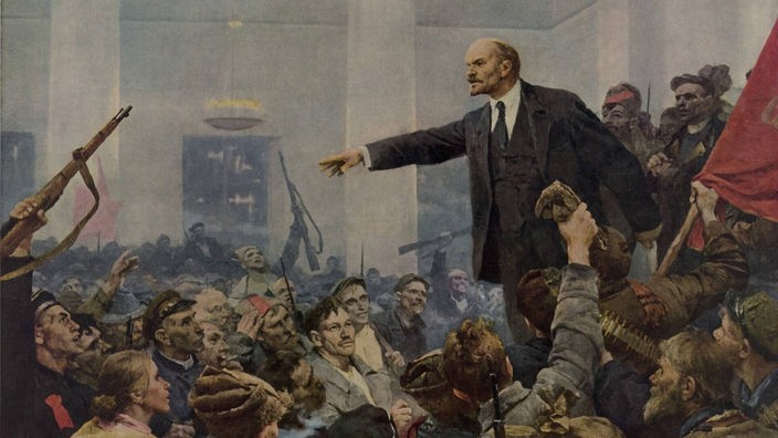 Lenin bei der Proklamation der Macht der Sowjets, auf die am 25. Oktober 1917 ein bewaffneter Aufstand in St. Petersburg folgte. Gemälde von Wladimir Alexandrowitsch Serow.