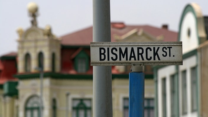 Auf einem Straßenschild in Swakopmund/Namibia steht "Bismark St."