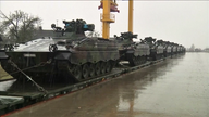 Panzer in einer Reihe.