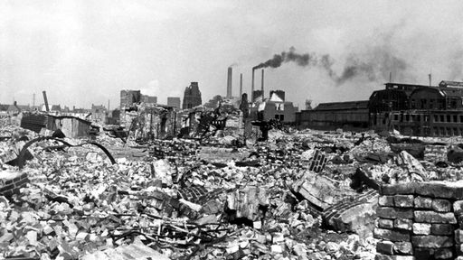Zerstörte Industrieanlage in Essen nach dem Zweiten Weltkrieg