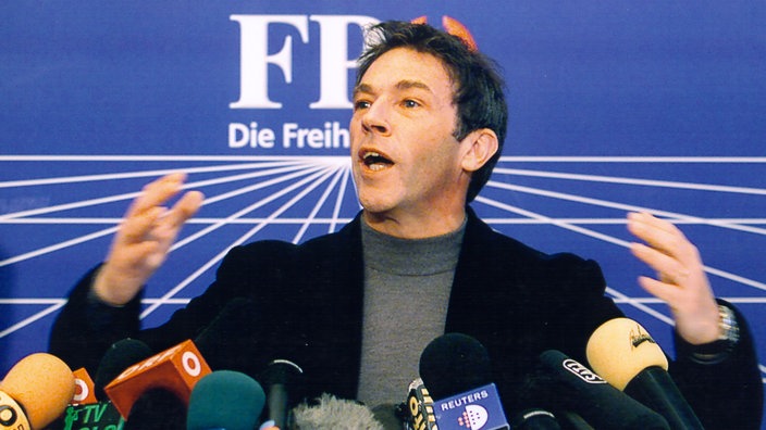 Jörg Haider am Rednerpult | Bildquelle: AP Jörg Haider am Rednerpult
