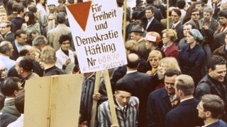 Demonstration gegen die Notstandsgesetze 1968.
