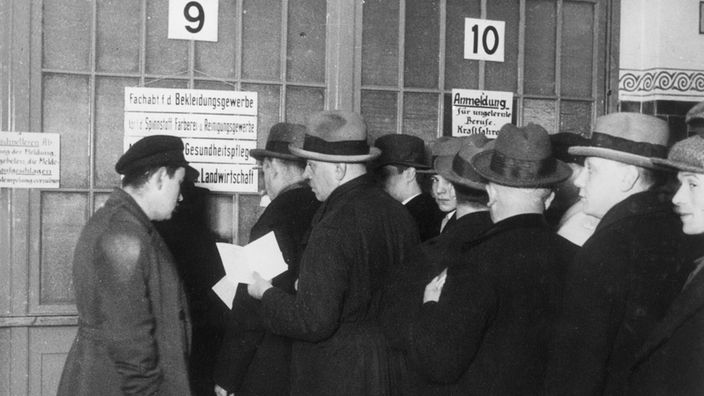 Andrang auf ein Arbeitsamt in Berlin 1931
