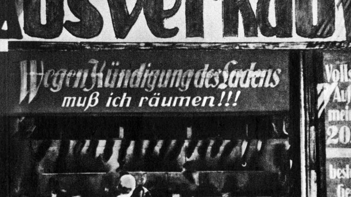 Schild "Ausverkauf". | Bildquelle: WDR/Interfoto/Karger-Decker Schild "Ausverkauf".