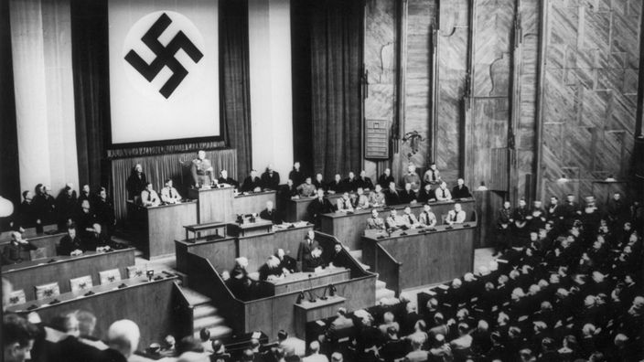 Potsdam, 21.03.1933: Die erste Sitzung des Reichstags in der Kroll-Oper