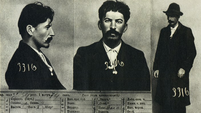 Schwarzweiß-Fotos aus Stalins Polizeiakte