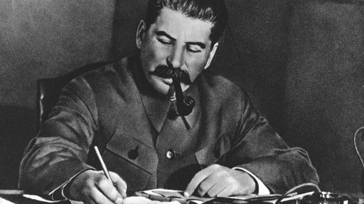 Josef Stalin am Schreibtisch