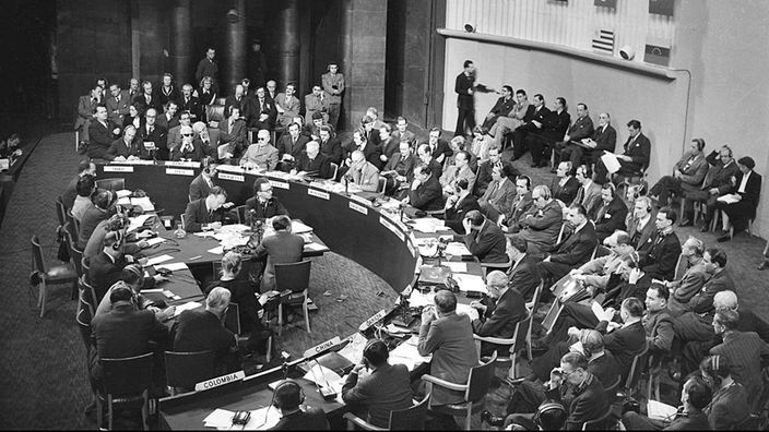 Die UN-Vollversammlung verabschiedet1948 die Allgemeine Erklärung der Menschenrechte.