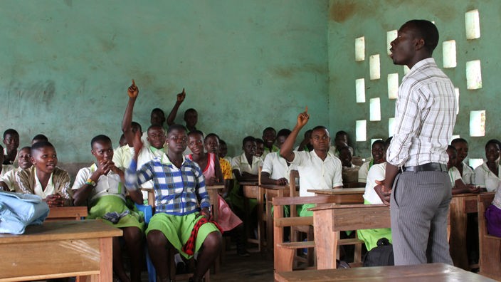 Schüler in einem Klassenzimmer in Brong-Ahafo, Ghana