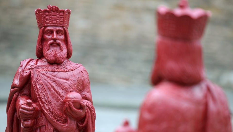 Rote Figuren Karls des Großen.