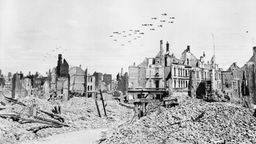 Bombardierung deutscher Städte durch britische und amerikanische Bomberverbände