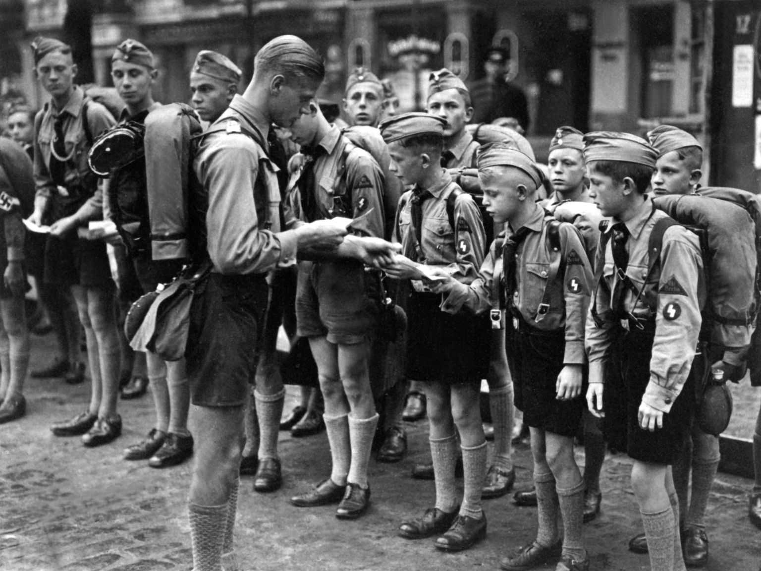 Гитлерюгенд что это. Юнгфольк Гитлерюгенд. Гитлерюгенд в Берлине 1945.