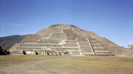 Foto: Aztekische Mondpyramide in Teotihuacan
