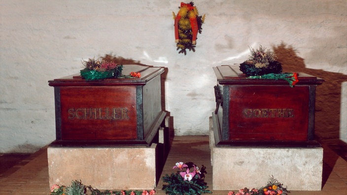 Sarkopharge von Goethe und Schiller nebeneinander | Bildquelle: AKG Sarkopharge von Goethe und Schiller nebeneinander